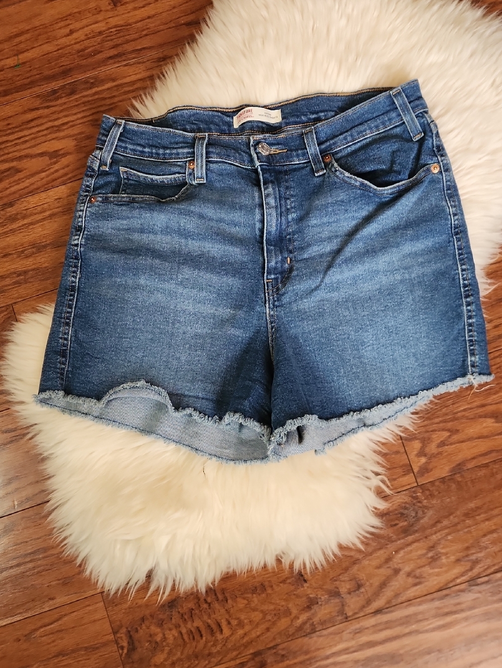 Levi Strauss Medium Wash Heritage High Rise Shorts - Picture 1 of 4